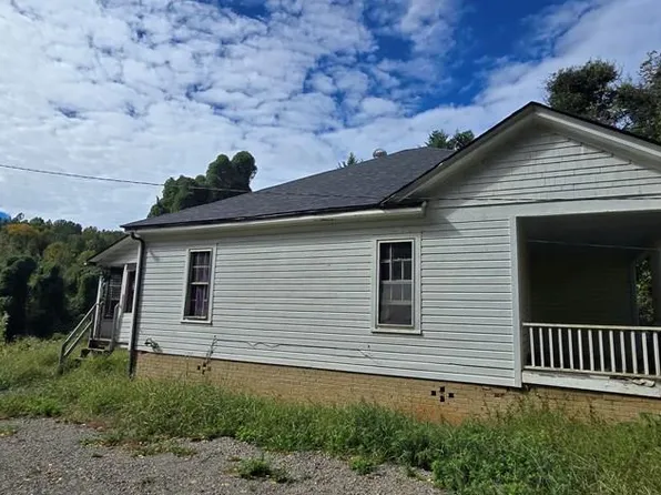 685 Chestnut St, Fieldale, VA 24089