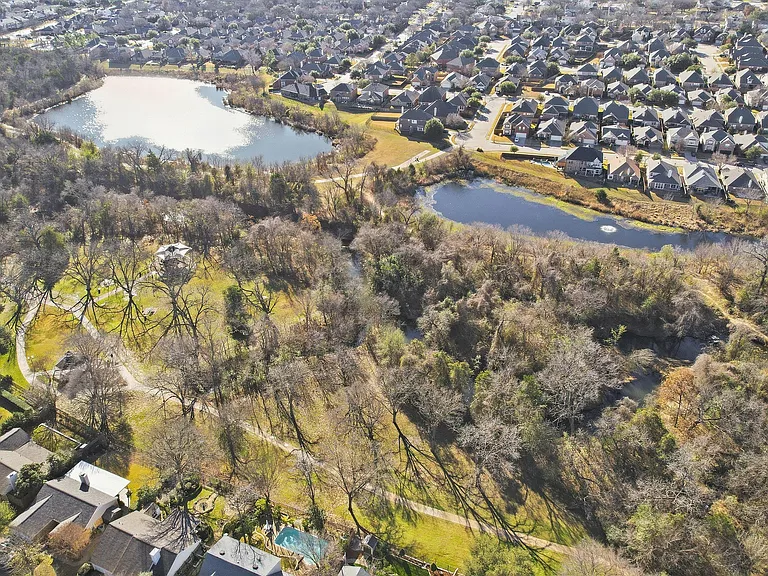 73 Winchester Dr — Photo 3