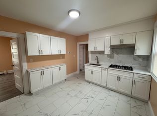 22 W Squantum St APT 1, Quincy, MA 02171