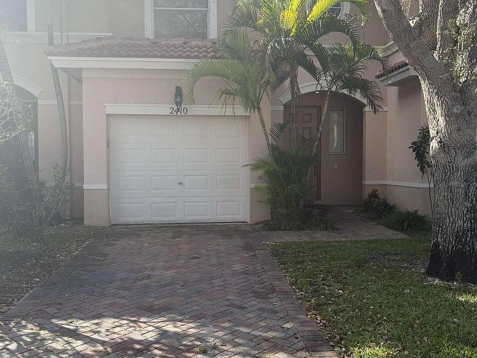 1st image of 2410 Seminole Palms Dr