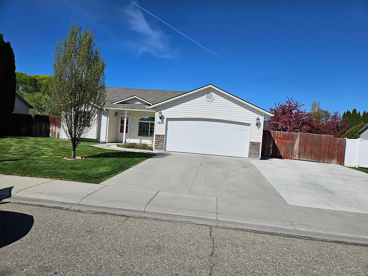 Building Photo - 1807 S Camas St