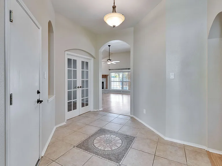 2901 Warwick Way — Photo 5
