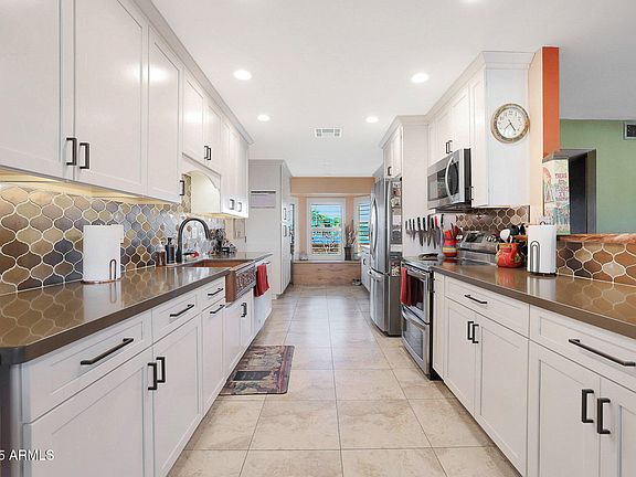 3rd image of 9101 W WILLOW HAVEN Court