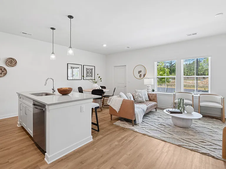 Hamlet Falling Creek - Homes & Townhomes for Rent — Photo 10