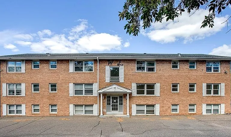 Trailway Apartments — Photo 12