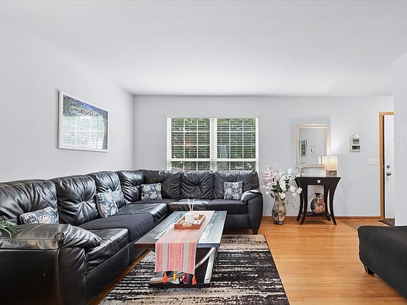 4th image of 2797 Yellowstone Dr