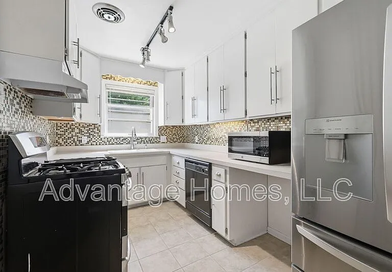 7228 Linden St — Photo 24