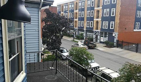 3rd image of 928 W Ferry St