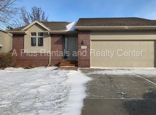 2708 S Sertoma Ave, Sioux Falls, SD 57106