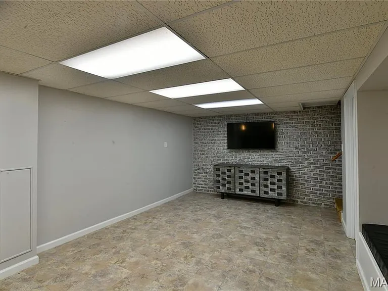 965 Orchard Lakes Dr — Photo 30