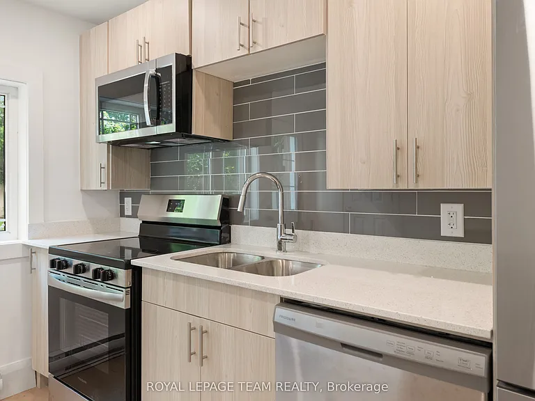 143 Saint Andrew St — Photo 14