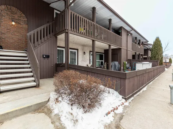 279 Surrey Gdns NW, Edmonton, AB T5T 1Z3