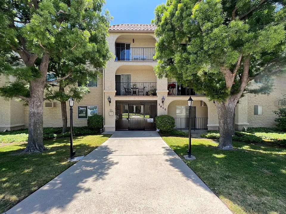 3010 Montrose Ave #29