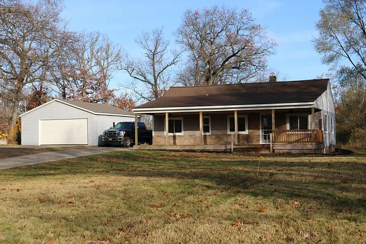 2307 Airway St NE photo 1