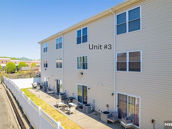 3rd image of 28 Church St Unit 3