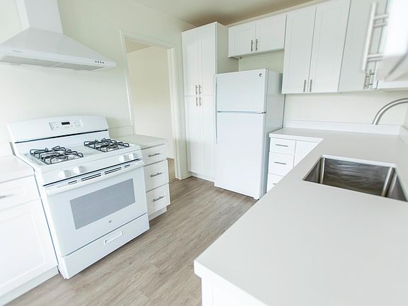 2nd image of 271 Glendora Ave #6