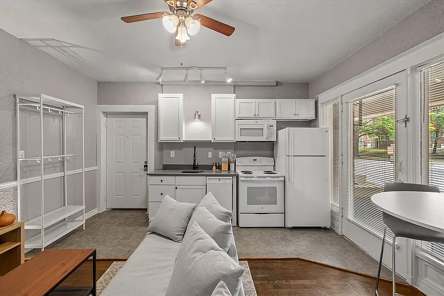 1st image of 1114 E Armour Blvd #1SW