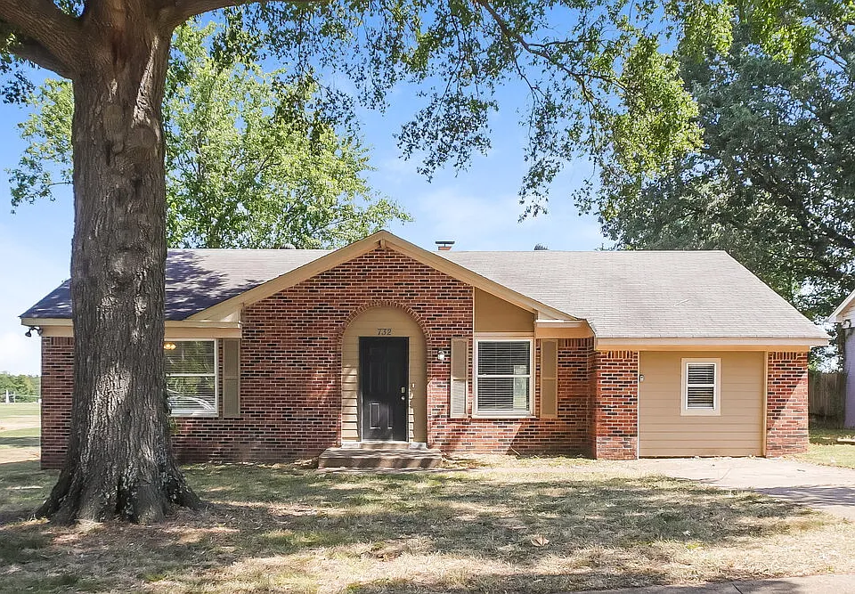 732 Charter Oak Dr
