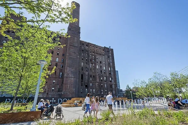 Rented by Compass | media 24