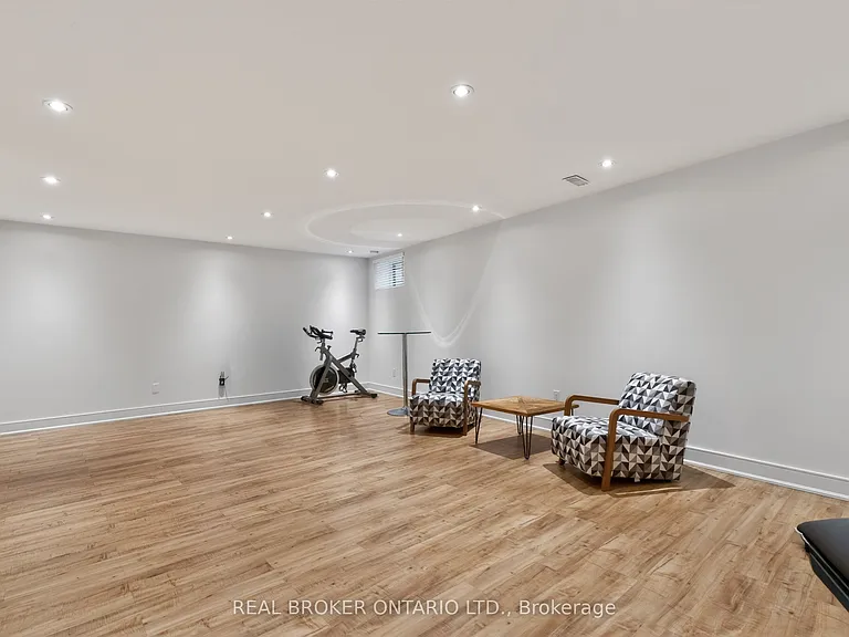 88 Kingsway Way — Photo 34