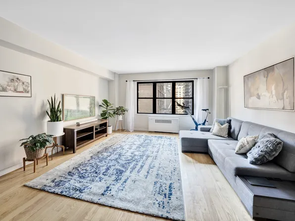 301 East 48th Street image 1 of 11