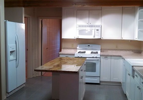 3rd image of 2430 Dahlia Ln