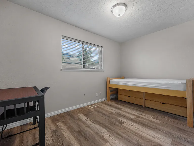 865 N 500 W #9 — Photo 9