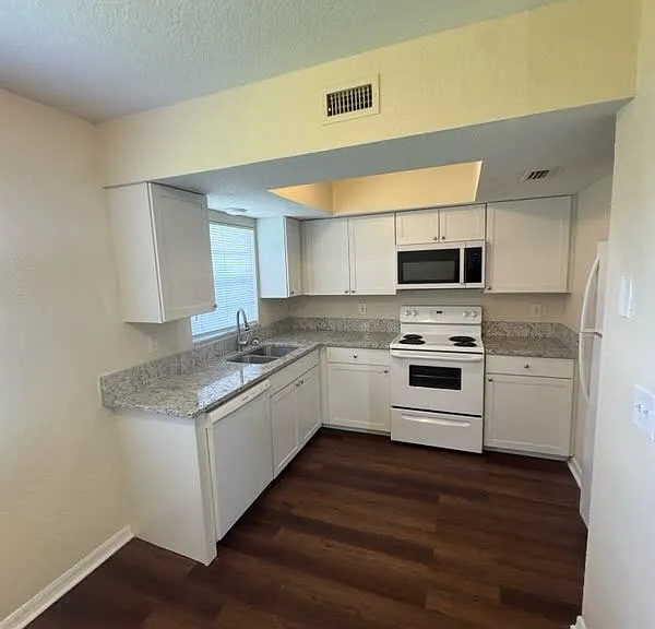 410 Meyer Ct — Photo 12