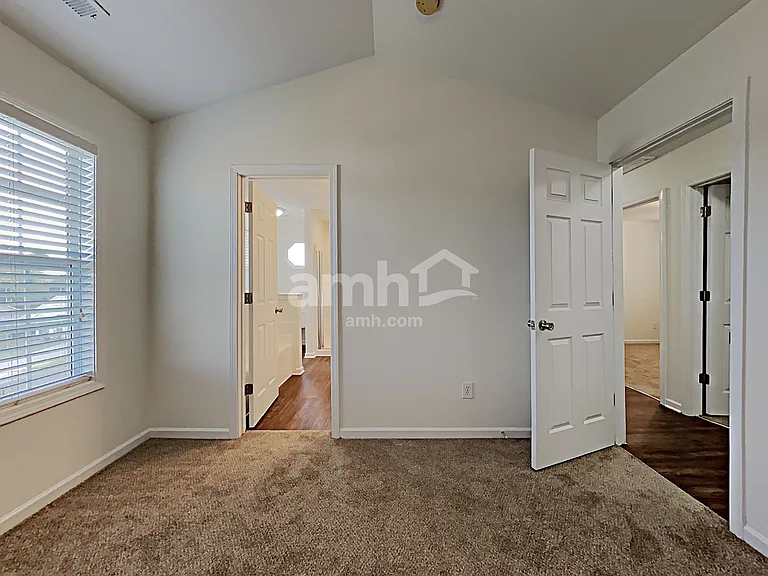 149 Sawhorse Dr — Photo 10