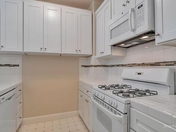 2nd image of 3423 Fillmore St #110-D
