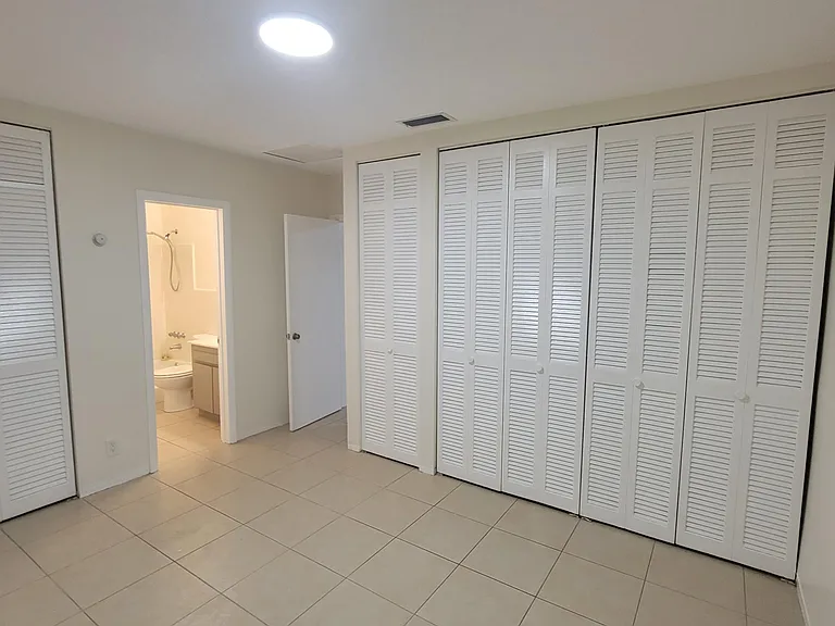 2455 SE 5th St #3 — Photo 4