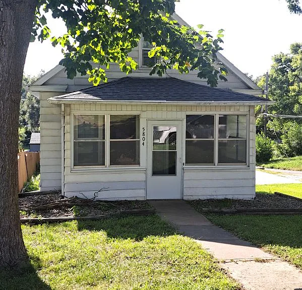5804 S 50th Ave — Photo 2