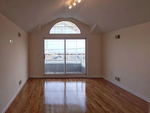 3rd image of 443 Father Capodanno Blvd