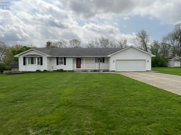 717 Rambo Ln, Fremont, OH 43420