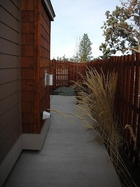 Side Patio - Low Maintenance