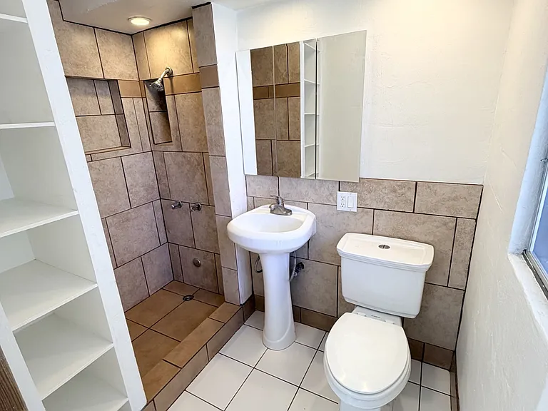 249 Liliuokalani Ave #205 — Photo 6