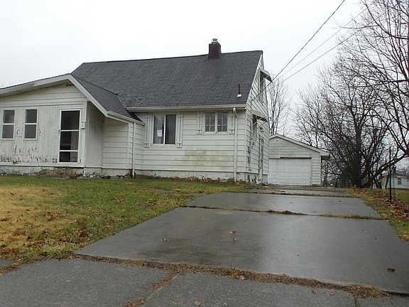 3rd image of 419 Sanderson Ave
