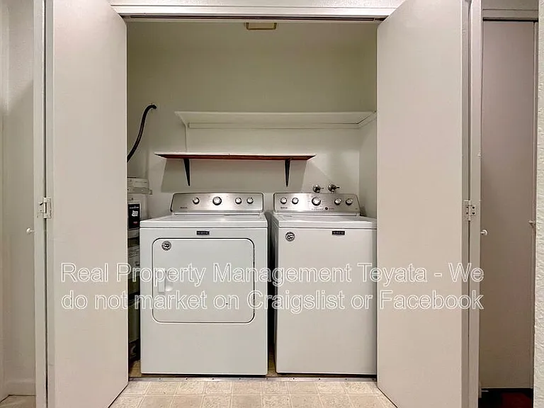 1338 Puget St #1 — Photo 11