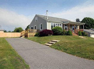 29 Linda Ave, Portsmouth, RI 02871