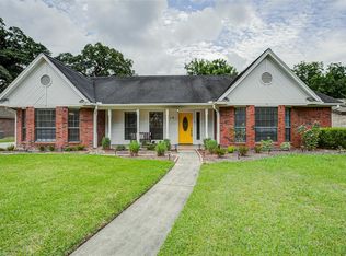 416 Huckleberry Dr, Lake Jackson, TX 77566