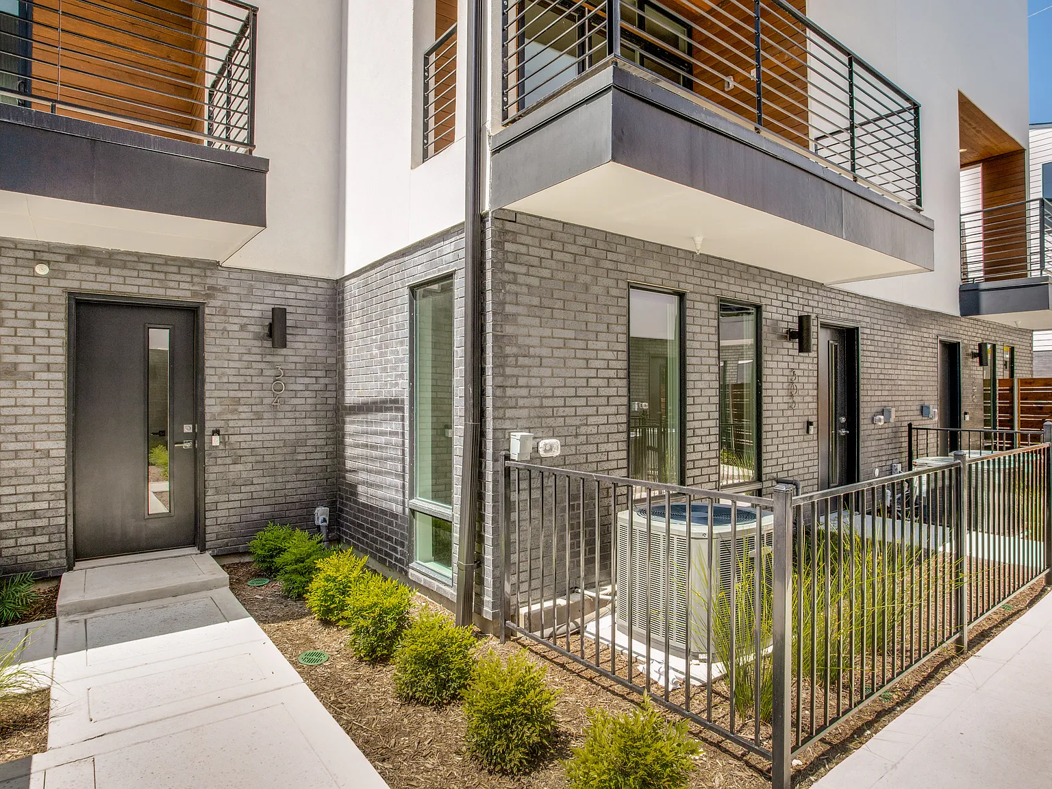 2 bed, 2.5 bath, 1500 sqft, $3,400 — Photo 3