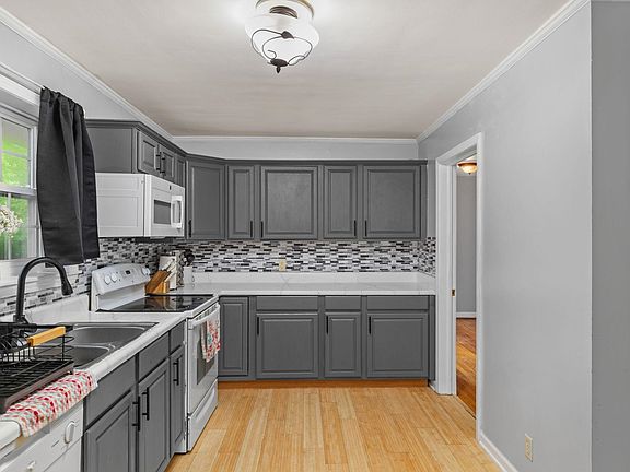 5th image of 606 River Bluff Dr