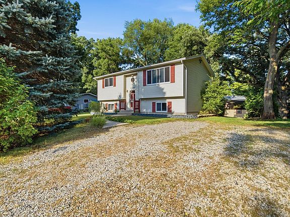 2nd image of 3006 E Hickory Dr