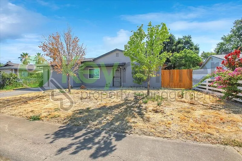 4 bed, 2.0 bath, 1298 sqft, $2,550 — Photo 2