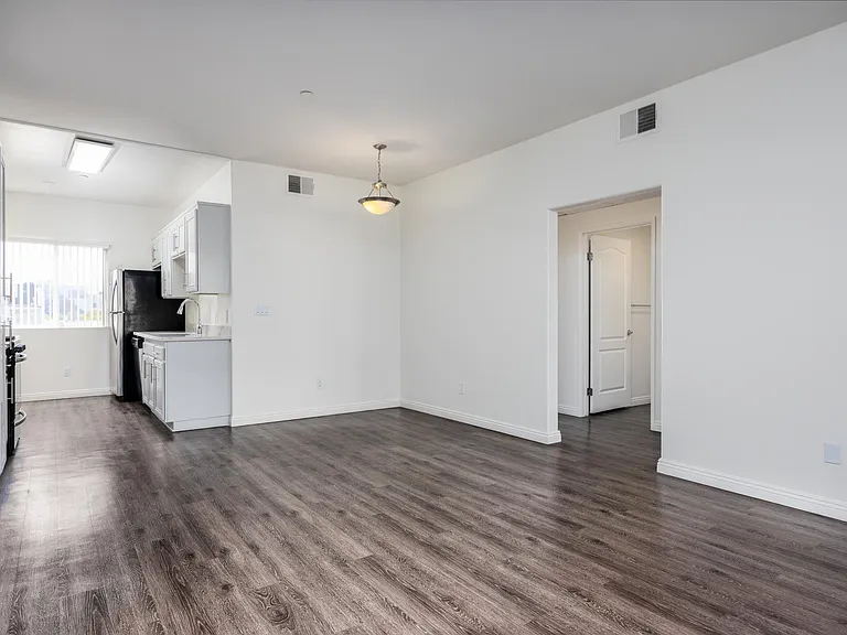 Vinton Court Apartments — Photo 24