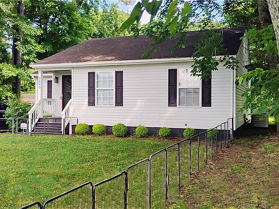 3rd image of 5860 Godwin Blvd