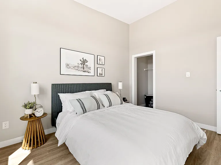 1650 Devonshire Dr W — Photo 35