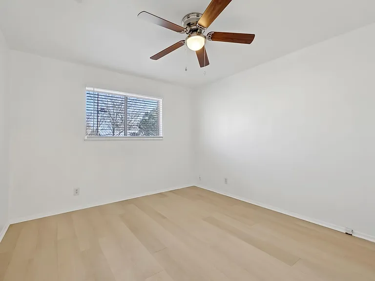 418 Sarah St #B — Photo 22