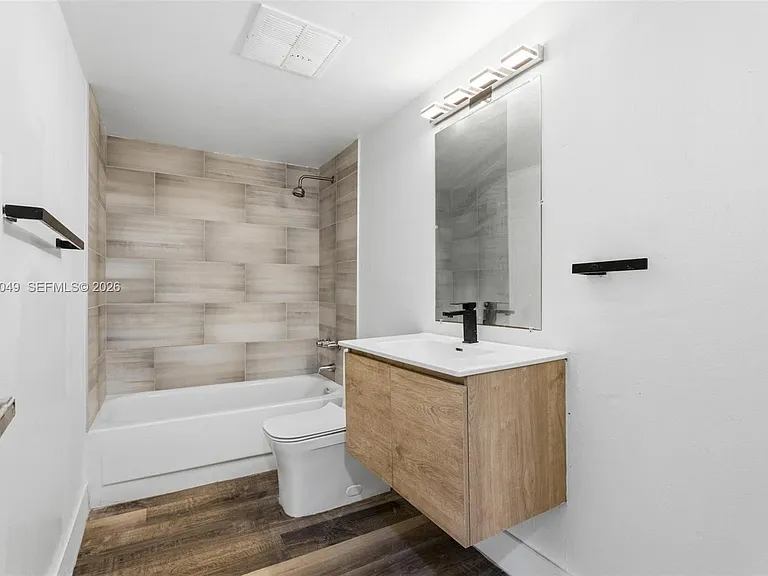 15205 NE 6th Ave #D305 — Photo 9