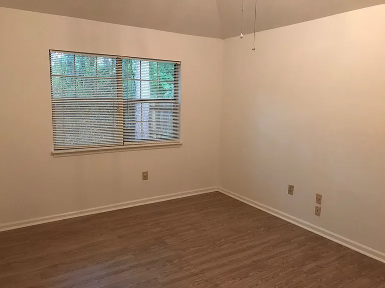 135 Greenwood Ln — Photo 11